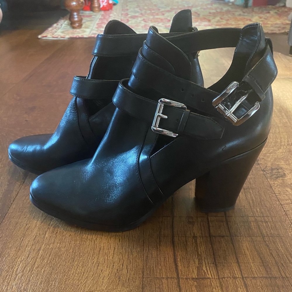 Black Michael Korea Leather bootie
